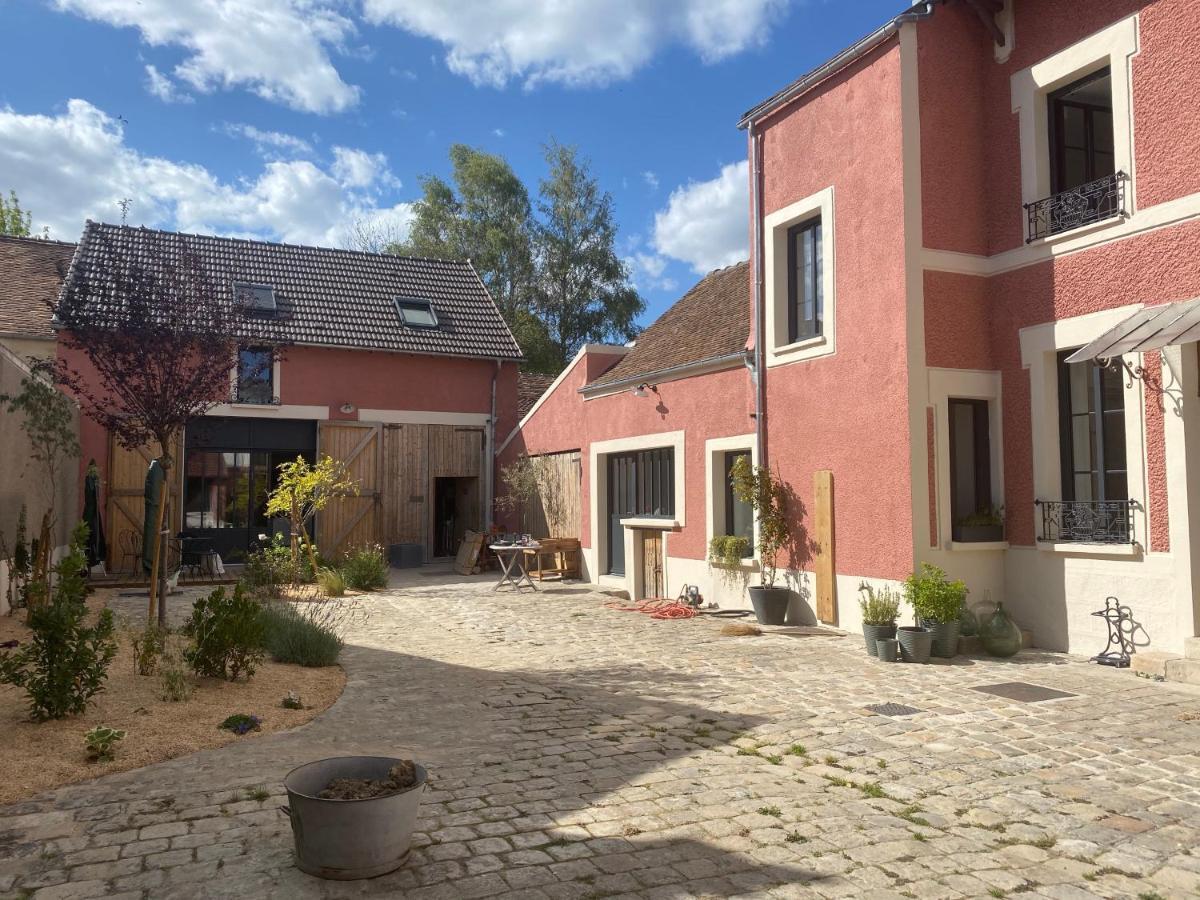 L'Escale Bellifontaine Hotel Ury Bagian luar foto