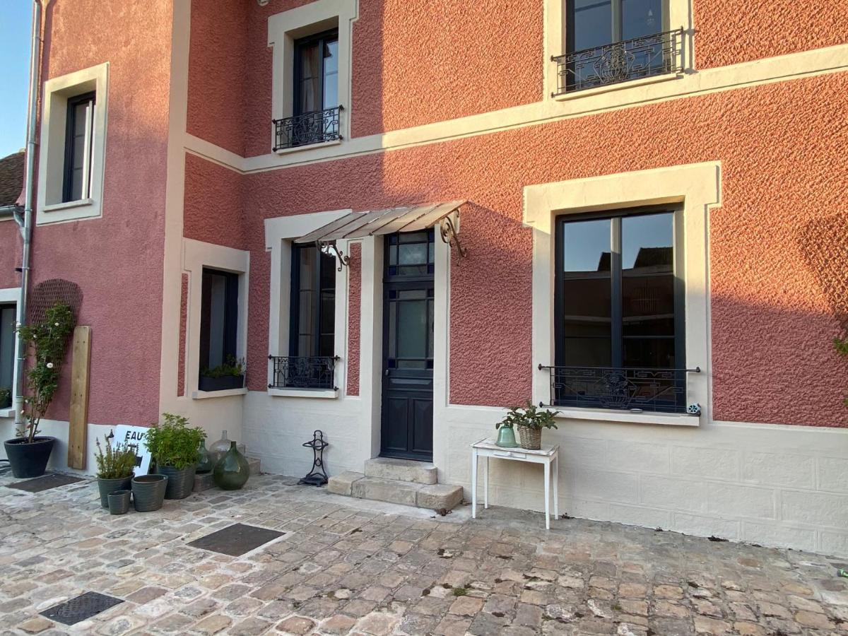 L'Escale Bellifontaine Hotel Ury Bagian luar foto