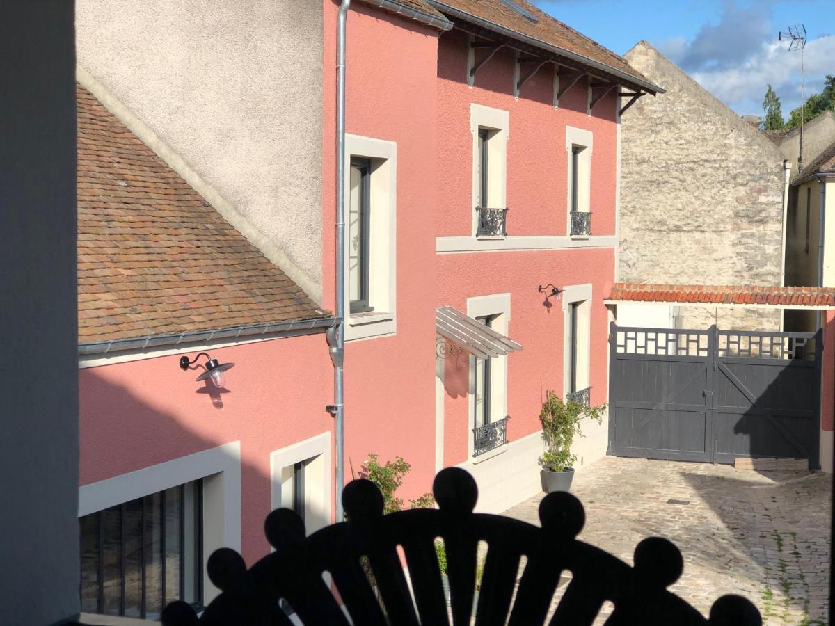L'Escale Bellifontaine Hotel Ury Bagian luar foto